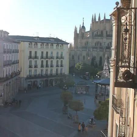 Estudio En La Plaza Mayor I * Segowia